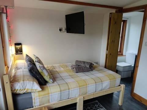 Butterfly Cabin Cabin in Copeland District