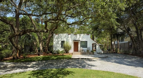 Property building, Facade/entrance, Beach, Pets