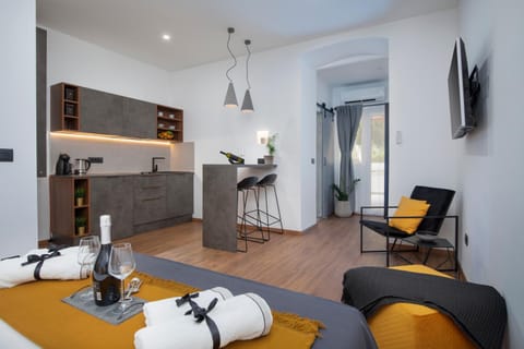 Coffee/tea facilities, Kitchen or kitchenette, Bedroom