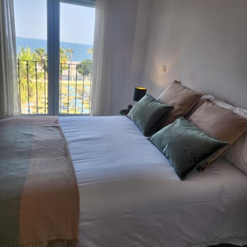 Bed, Photo of the whole room, Bedroom, Sea view