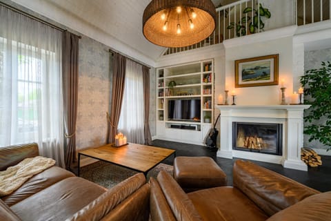 TV and multimedia, Living room, Seating area, Garden view, Quiet street view