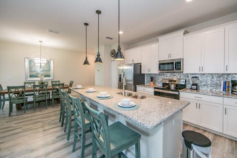 4907JA TOWNHOUSE 4 BEDROOMS & 3 BATHROOMS + POOL House in Kissimmee