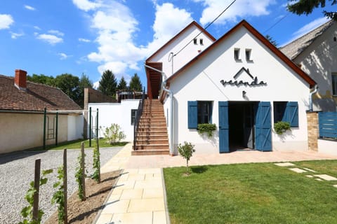 Property building, Facade/entrance, Garden