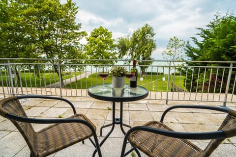Balcony/Terrace, Lake view