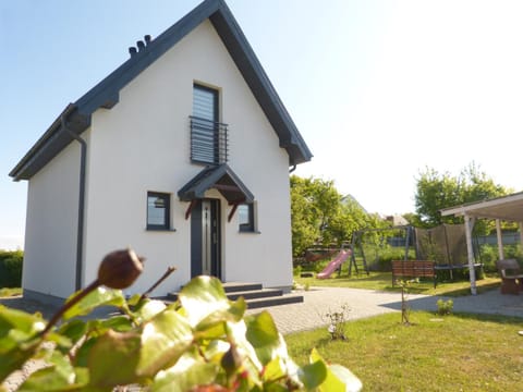 Property building, Spring, Day, Garden, Garden view