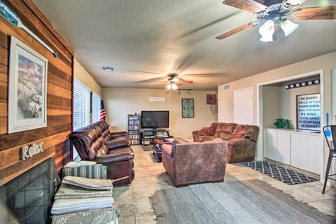 Lakefront Home with Private Beach Access! Apartment in Eufaula