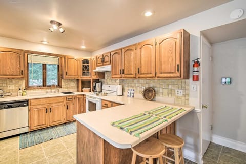 Walkable Lake Elkhart Apt Dine, Shop, Swim! House in Elkhart Lake