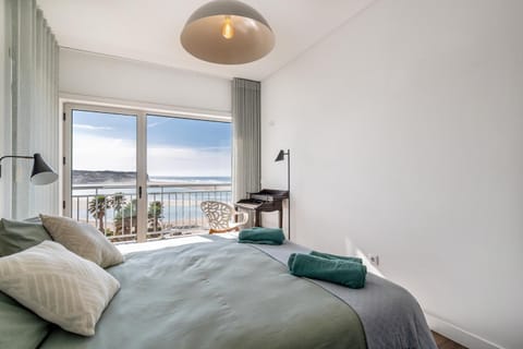 View (from property/room), Bedroom, Lake view, Sea view