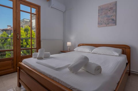 Bedroom, towels