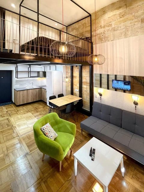 Kitchen or kitchenette, Living room, Seating area, Dining area