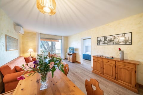 Hello Côte d'Azur - Spacious apartment at a 5 min walk from the beach Apartment in Antibes