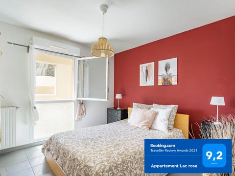 Bed, Photo of the whole room, Decorative detail, Bedroom