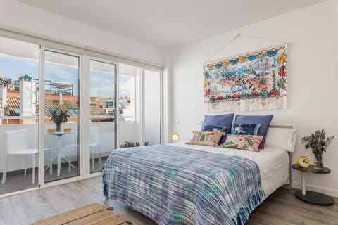 Bed, Photo of the whole room, Bedroom