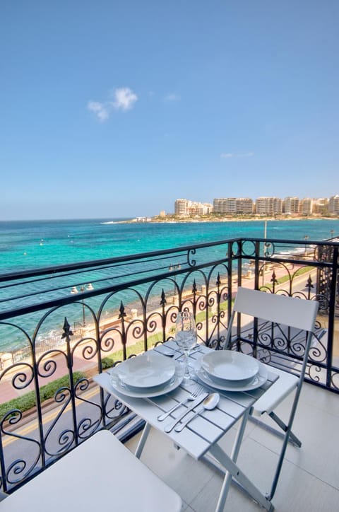 Natural landscape, View (from property/room), Balcony/Terrace, Seating area, Sea view