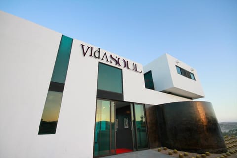 Facade/entrance, Day, Property logo or sign