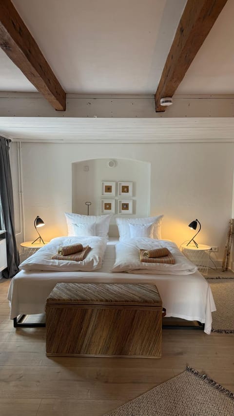 Bed, Photo of the whole room, Bedroom, pet friendly, towels