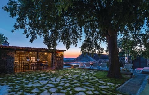 Decorative detail, Lake view, Landmark view, Mountain view, Pool view, Sea view, Street view