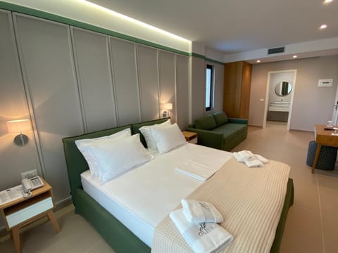 Bed, Photo of the whole room, Seating area, Bedroom