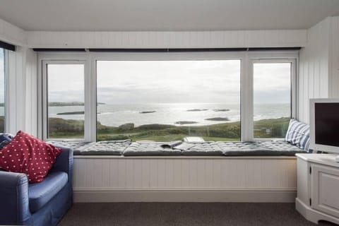 HEADLANDS-2 BED-SEA VIEW APARTMENT-TREARDDUR BAY House in Trearddur Bay