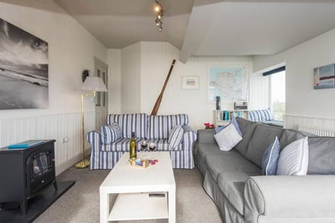 HEADLANDS-2 BED-SEA VIEW APARTMENT-TREARDDUR BAY House in Trearddur Bay