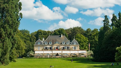 Property building, Facade/entrance, Garden