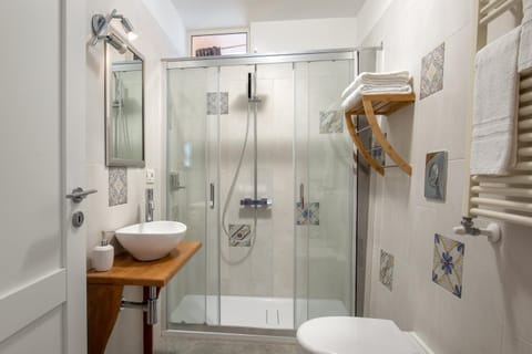 Shower, Bathroom, bidet