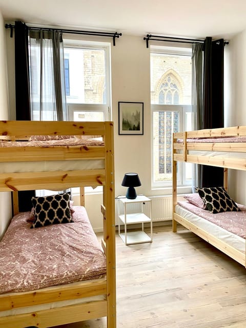 Bedroom, bunk bed