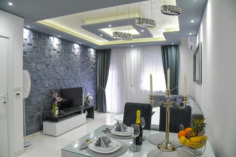 Living room, Seating area, Dining area, Drinks, Alcoholic drinks