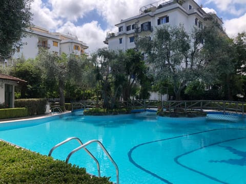 Property building, Patio, Solarium, Swimming pool, Swimming pool, Open Air Bath