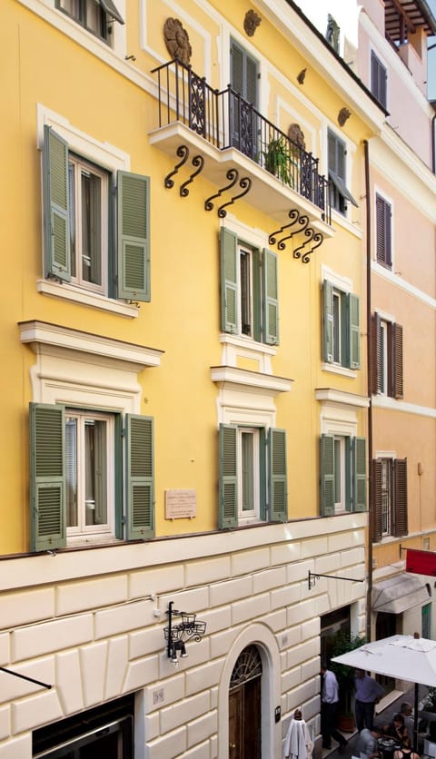 Facade/entrance