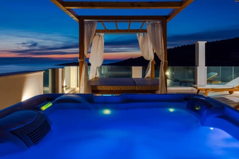 Patio, Night, Natural landscape, Hot Tub, View (from property/room), Balcony/Terrace, Pool view, Sea view, Swimming pool