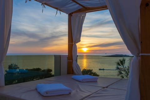 Natural landscape, View (from property/room), Balcony/Terrace, Bedroom, Sunset
