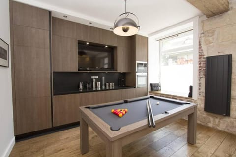 Billiard, Living room
