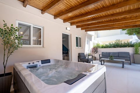 Hot Tub, Balcony/Terrace