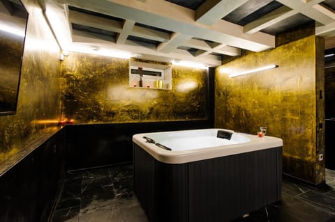 Property building, Hot Tub, TV and multimedia, Bath