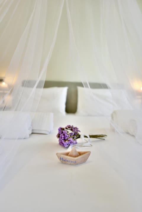 Bed, Photo of the whole room, Decorative detail, Bedroom