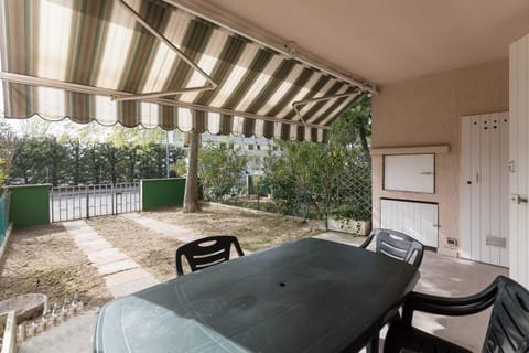 Patio, BBQ facilities, Garden