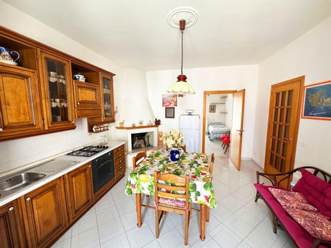 Kitchen or kitchenette, Living room, Dining area, oven, stove