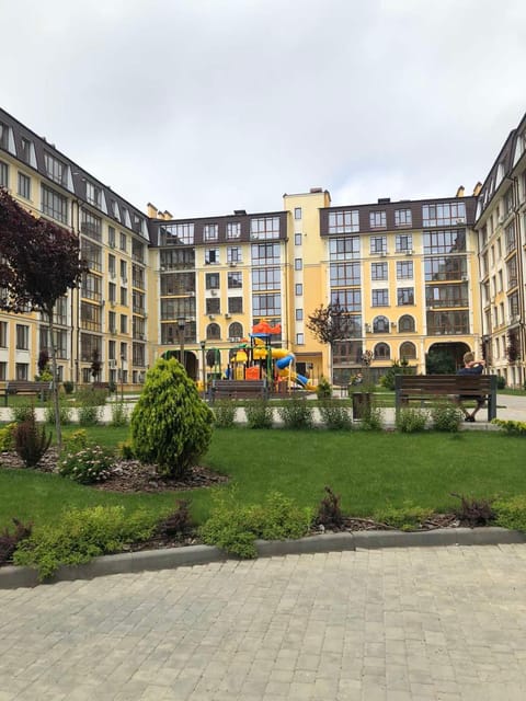 Property building, Neighbourhood, Garden