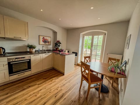 Kitchen or kitchenette, Dining area, dishwasher, stove