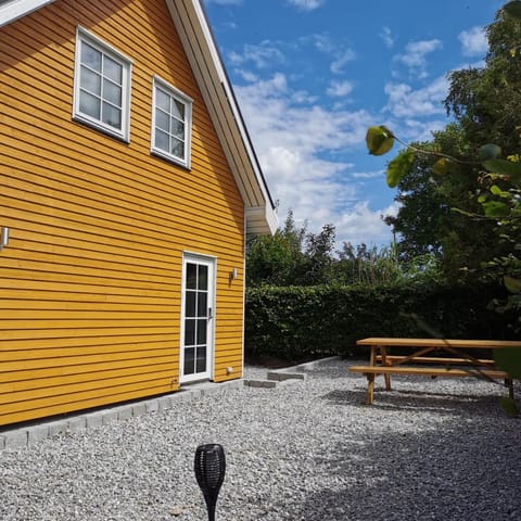Property building, Facade/entrance, Garden