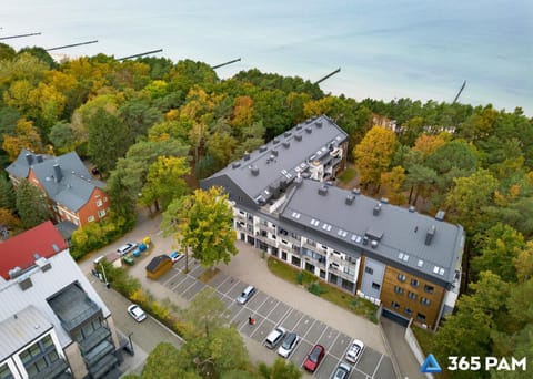 Property building, Day, Neighbourhood, Natural landscape, Bird's eye view, Location, Parking