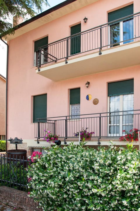 Property building, Spring, Garden, Balcony/Terrace, Garden view