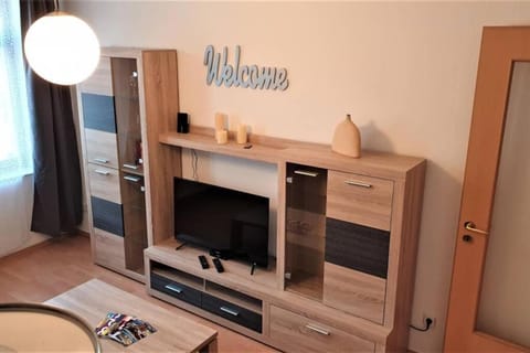 Communal lounge/ TV room, TV and multimedia, Living room