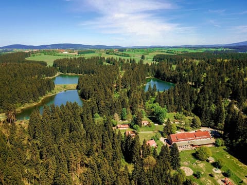 Neighbourhood, Natural landscape, Bird's eye view, Garden, Banquet/Function facilities, Beach, On site, Lake view, Mountain view