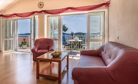 Living room, Photo of the whole room, Sea view