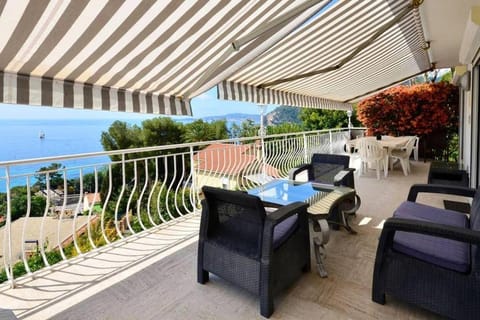 Villa piscine Eze bord de mer à 500m de la plage Villa in Eze