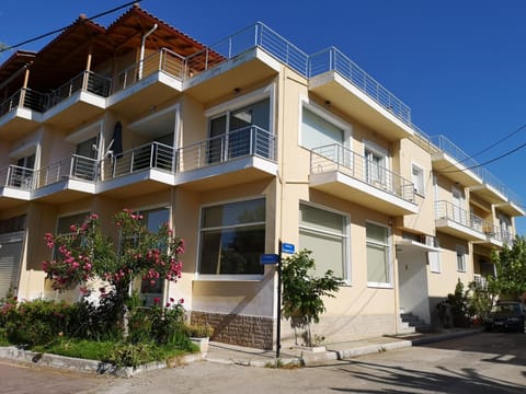 Property building, Facade/entrance, Day, Neighbourhood, View (from property/room), Cycling, Street view