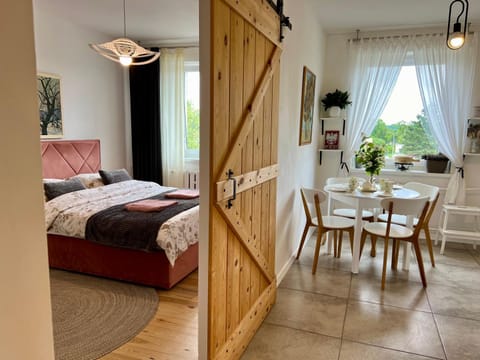 Bed, Photo of the whole room, Dining area, Bedroom