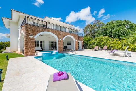 Property building, Garden, Balcony/Terrace, Garden view, Swimming pool, Swimming pool, sunbed